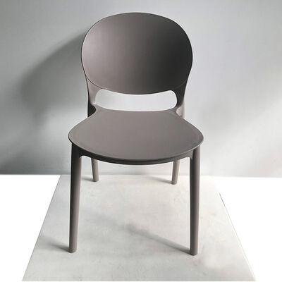 Bon prix Chaise moderne en plastique gris clair, durable, oui, facile à nettoyer, option légère pour les écoles, les bibliothèques et les centres communautaires en ligne