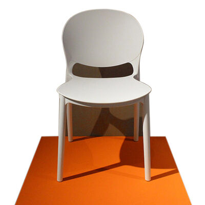 Bon prix - PP GF Chaise en plastique moderne Confortable Durable Solution de siège léger pour les bureaux, la maison et les espaces commerciaux en ligne