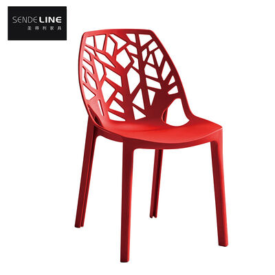 Bon prix Chaise en plastique moderne Solution d'assise minimaliste moderne pour chambres d'appartement et espaces d'étude en ligne